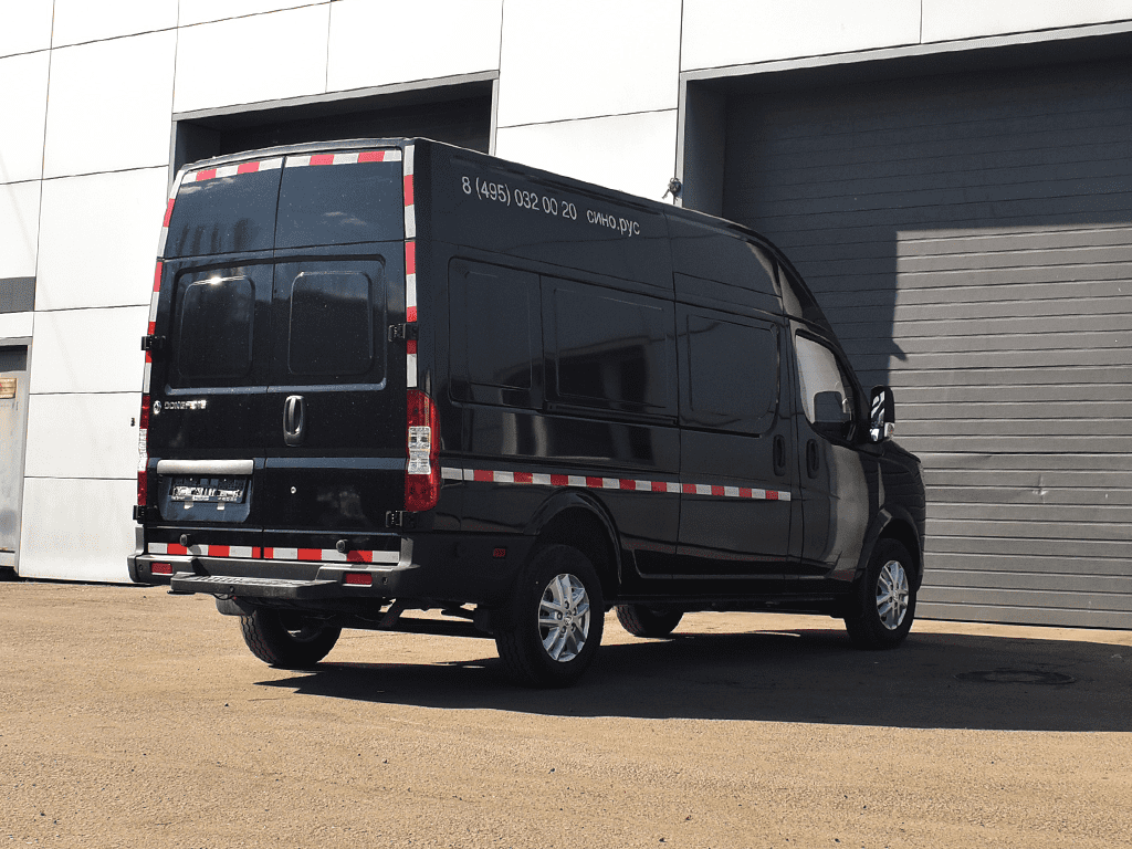 Цельнометаллический фургон черный DongFeng